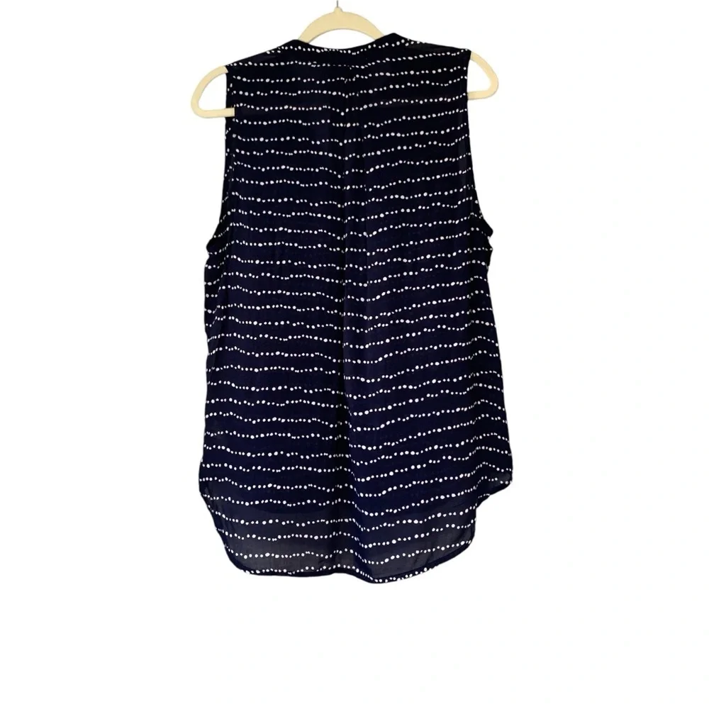 Bella Dahl navy and white polka dot rayon sleeveless button up blouse. Size M - Picture 2 of 10